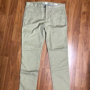 Modern Khakis in Slim Fit with GapFlex, 34x32